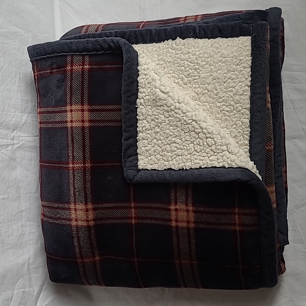 Cuddl Duds Plush to Sherpa Throw - Picture 2 of 5